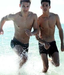 guys4gays 59d6de67807d8.jpg