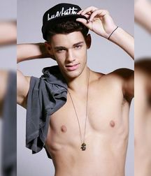 guys4gays 59d6de8af0213.jpg