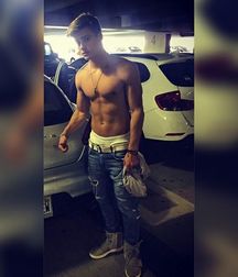 guys4gays 59d6de8bd6300.jpg