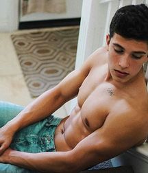 guys4gays 59d6ded98ea40.jpg