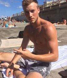 guys4gays 59d6df5e0117a.jpg