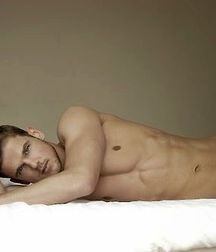 guys4gays 59d6df5ec4b7f.jpg