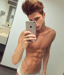 modelsboys 59e00c3225fc0.jpg