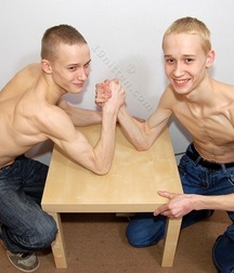 aron and artur 5a790edcc4814.jpg