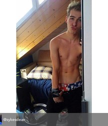 cutesexygay 5a9225bd2705b.jpg