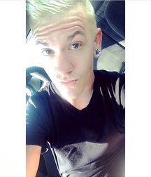 cutesexygay 5a9225f35fb0f.jpg