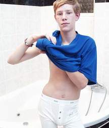 Prince in bath 5a9e67547ea73.jpg