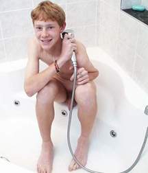 Prince in bath 5a9e677397fae.jpg
