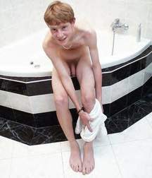 Prince in bath 5a9e679361338.jpg