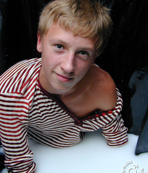 blonde in milk 5aa8f1103f5bc.jpg