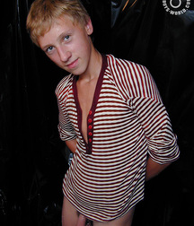 blonde in milk 5aa8f133b61ad.jpg