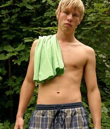 blonde cutie 5acd507f51b65.jpg