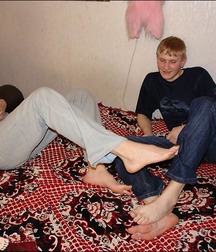 guy foot 5add1c4040cc8.jpg