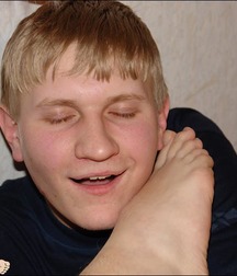 guy foot 5add1c4ed7dec.jpg