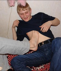 guy foot 5add1c54dae93.jpg