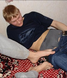 guy foot 5add1c5c8f111.jpg