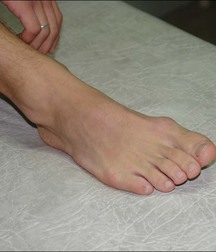 guy foot 5addb49ce51a9.jpg