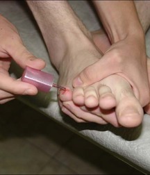 guy foot 5addb4a56d884.jpg