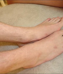 guy foot 5addb5394fece.jpg
