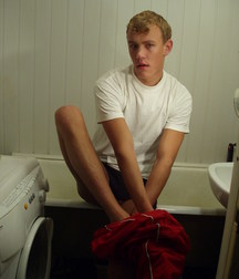 hot blonde taking a shower 5ade77938b70a.jpg