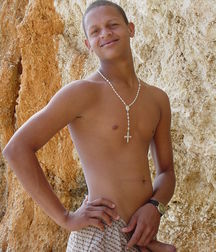 on the beach 5af02b5bf0a21.jpg