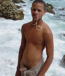 on the beach 5af02b5cc1dd5.jpg