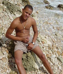 on the beach 5af02b5d9b9af.jpg