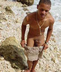 on the beach 5af02b5f481be.jpg