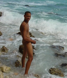 on the beach 5af02b8ccad4e.jpg
