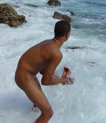 on the beach 5af02b8dc3ecf.jpg
