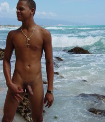on the beach 5af02b93befcd.jpg