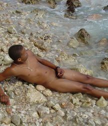 on the beach 5af02b95d1b8c.jpg