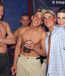 Party 5af0eb7c17dd2.jpg