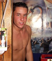 Party 5af0eb7e634d8.jpg