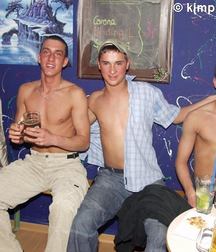 Party 5af0eb8a6d484.jpg