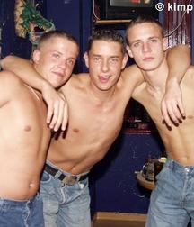 Party 5af0eb96e234e.jpg