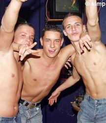 Party 5af0eb9833eab.jpg
