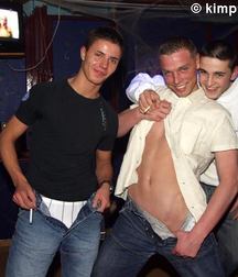 Party 5af0eb9a2b6a8.jpg