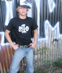 Skater sammy 5afa21dded52d.jpg