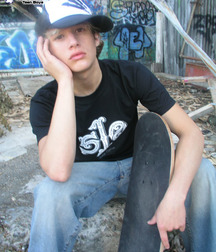 Skater sammy 5afa21f44cd85.jpg
