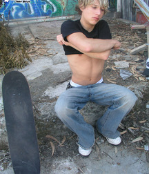 Skater sammy 5afa21ff9e19b.jpg