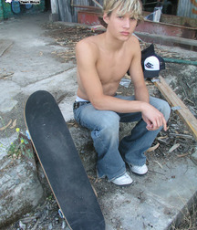 Skater sammy 5afa22093edf7.jpg