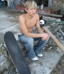 Skater sammy 5afa22133c1df.jpg