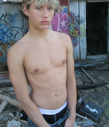 Skater sammy 5afa222299fca.jpg