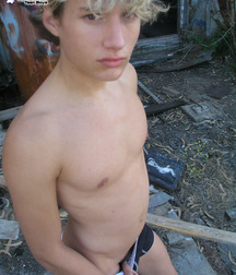Skater sammy 5afa222cb4f45.jpg