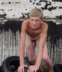 blonde model 5b07cf768f905.jpg