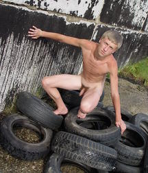 blonde model 5b07cfae1e591.jpg