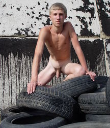 blonde model 5b07cfb61c9a4.jpg