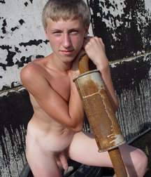 blonde model 5b07cfdf6dc43.jpg