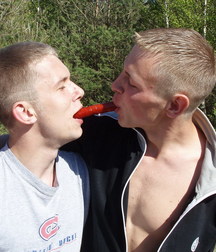 King and Max 5b1b44890c31f.jpg